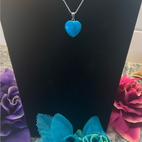 ♥️BRAND NEW♥️ Veins Agate Aquamarine Crystal heart on a sterling silver chain. - Picture 3 of 5